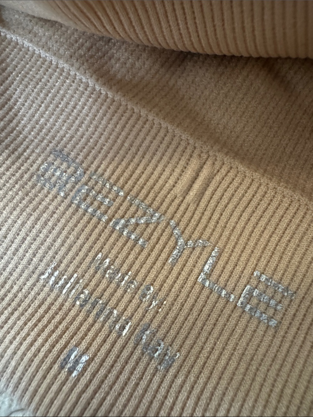 Rezyle sewn in pads sports bra - Picture 6 of 6